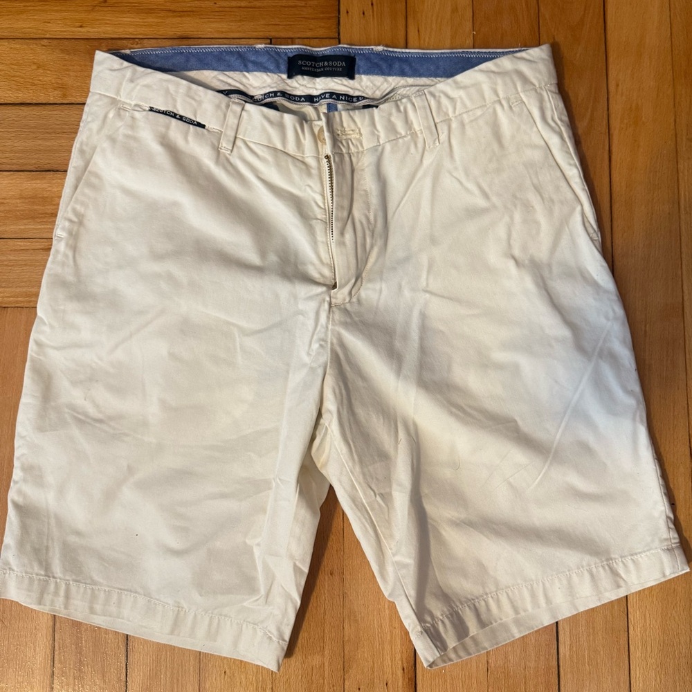 Men’s Scotch & Soda 7 inch Chino Shorts - Size 28
Color: Light Cream